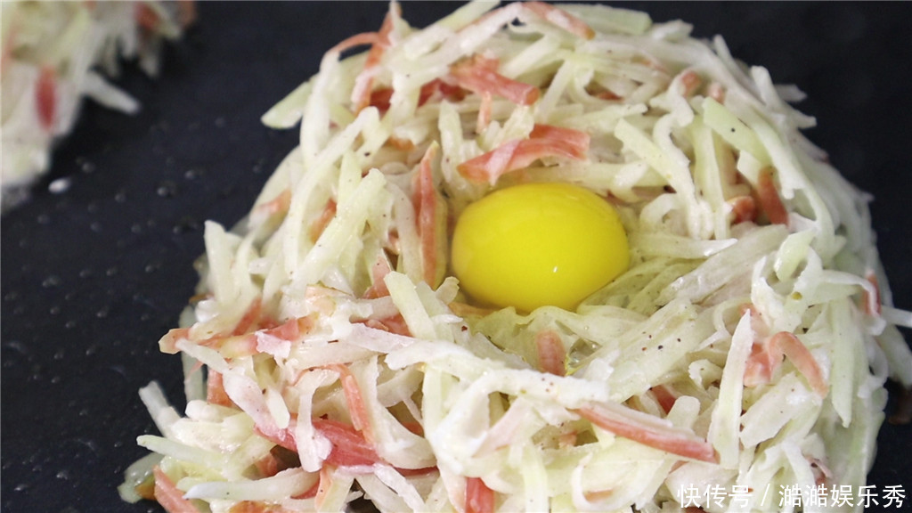 土豆丝和胡|土豆丝里面打1个鸡蛋,没想到这么美味,一上桌孩子抢着吃