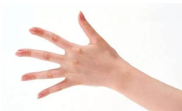 老钱|46岁男子戒烟一年后，查出肺癌，除了吸烟，1件事也是“帮凶”