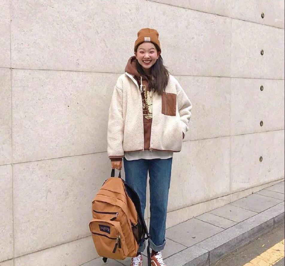 韩国博主利和的帽子搭配太“火”了!根据穿搭色彩选帽子,更精致