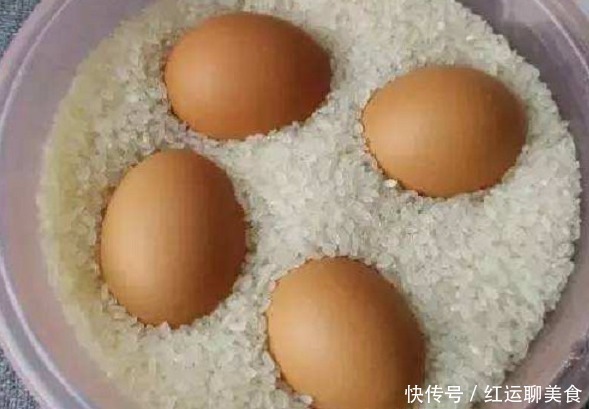 鸡蛋直接放冰箱，秒变毒鸡蛋！很多人不懂装懂，别乱放了！
