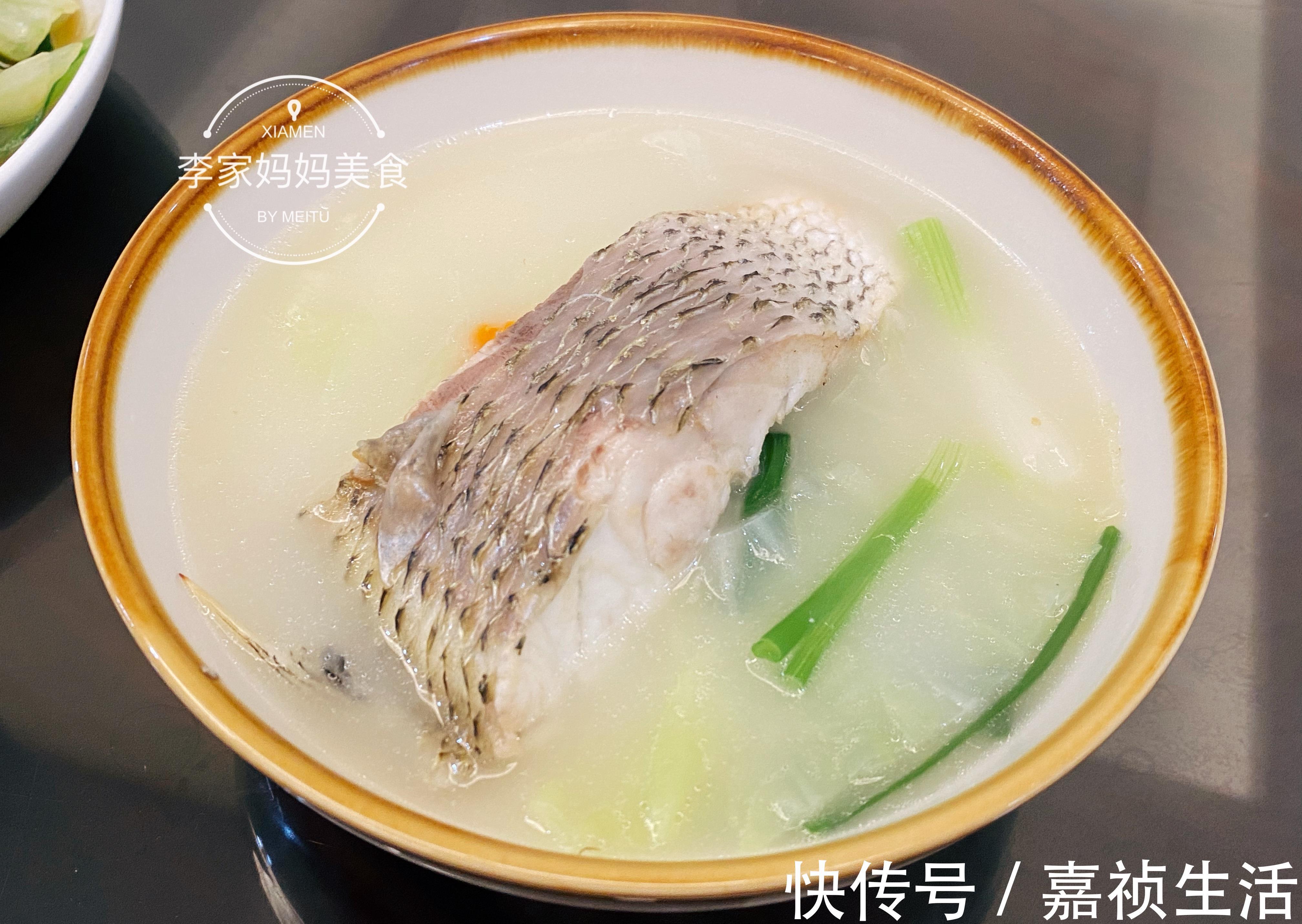 炖鱼汤|晒晒婆婆做的晚餐,3菜1汤花了200元,网友却说:没有硬菜