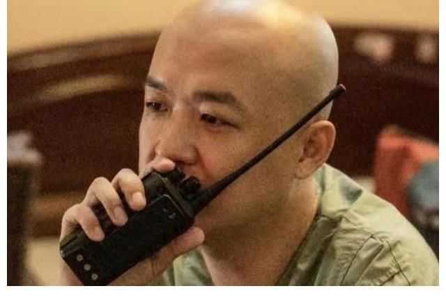 這節(jié)目太真實(shí)！《導(dǎo)演請(qǐng)指教》韓雪被“業(yè)余”罵哭，王文也是陪襯