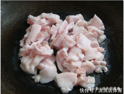 熬猪油时|84岁奶奶说熬猪油不能只加水,多加1样,又白又香,炒菜特好吃