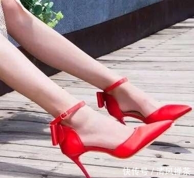 成熟|细跟鞋让女人的独特品味自然流露,衬托出优雅的气质,成熟而性感