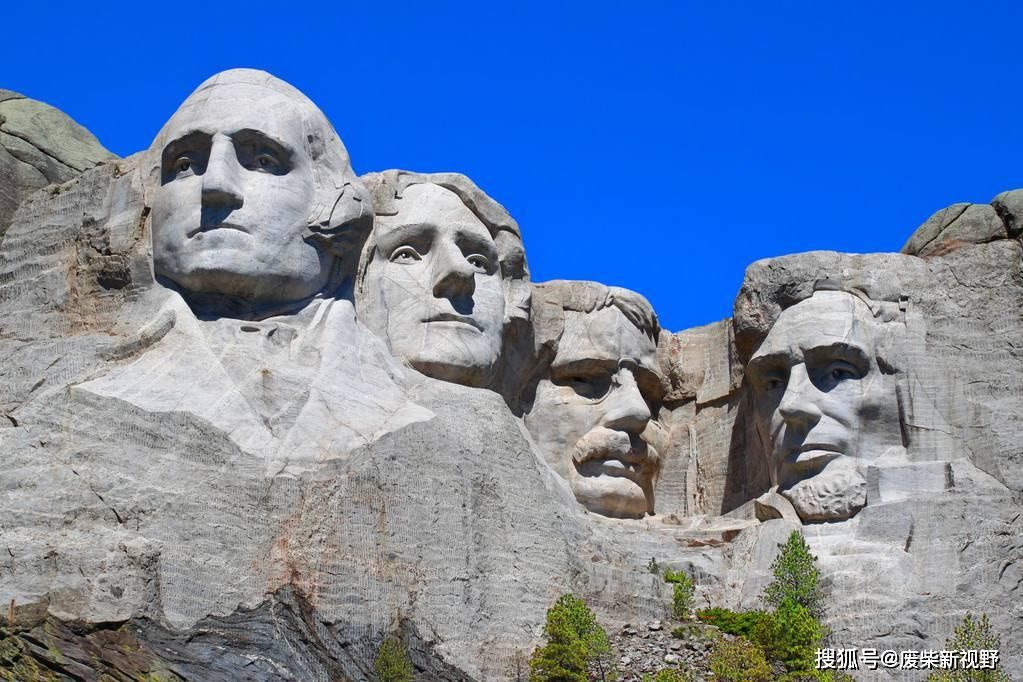 总统|罗斯福曾带领美国打赢二战，为何总统山雕像却没有他？