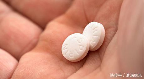 毛钱|白色衣物发黄千万别扔,只需几毛钱,简单泡一泡,和新买的一样白