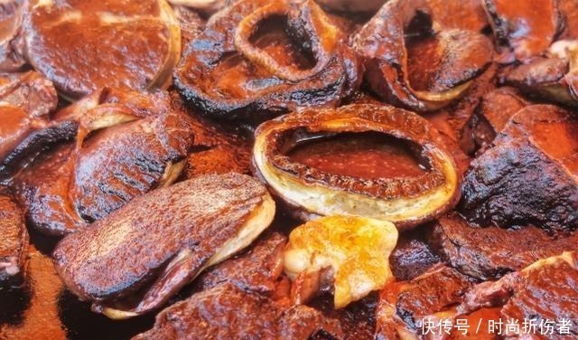大叔集市卖暗黑美食一天百碗,外地人难下咽,本地人一天不吃就想