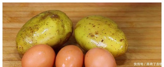 鸡蛋|土豆丝里打3个鸡蛋，居然这么好吃，我家一周吃7次，上桌就扫光！