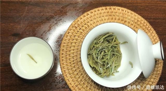 “在喝茶时,人们都会把第一泡倒掉!”茶叶真的很脏吗?