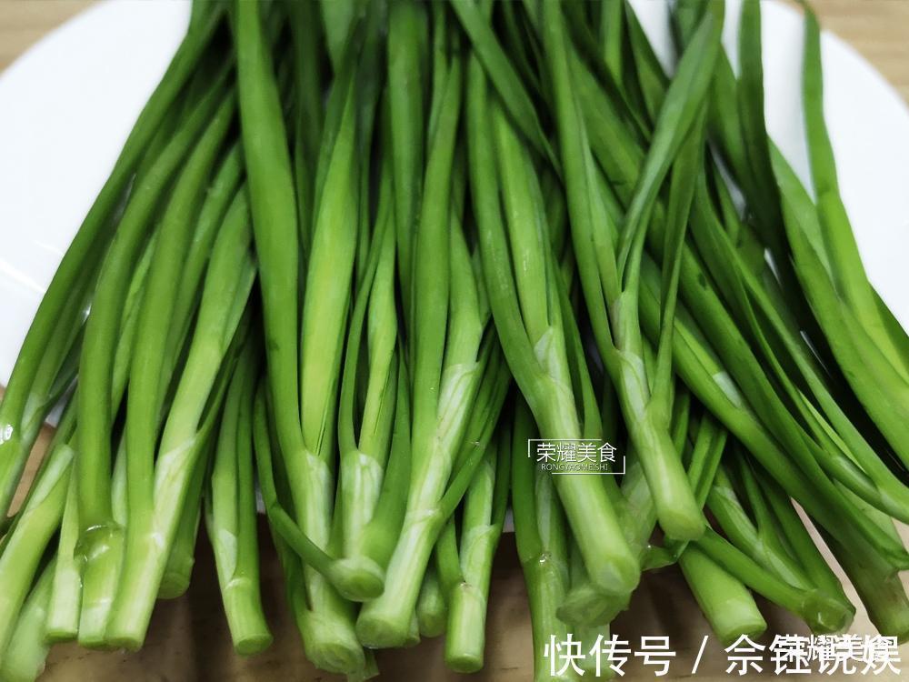 买韭菜学问多,挑宽叶还是细叶,选白根还是红根,看完涨知识了