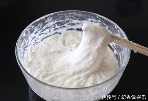 在家烙饼的时候,记住这个小细节,烙出的饼外酥里嫩层次分明!