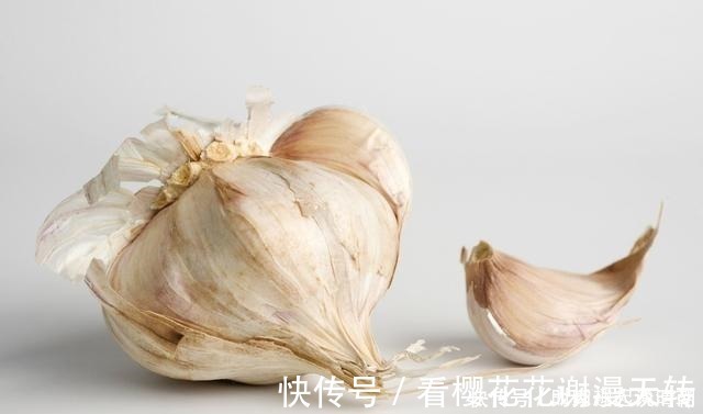 袋子|今天才知道,保存大蒜这么简单,不发芽不干瘪,放半年依旧新鲜!