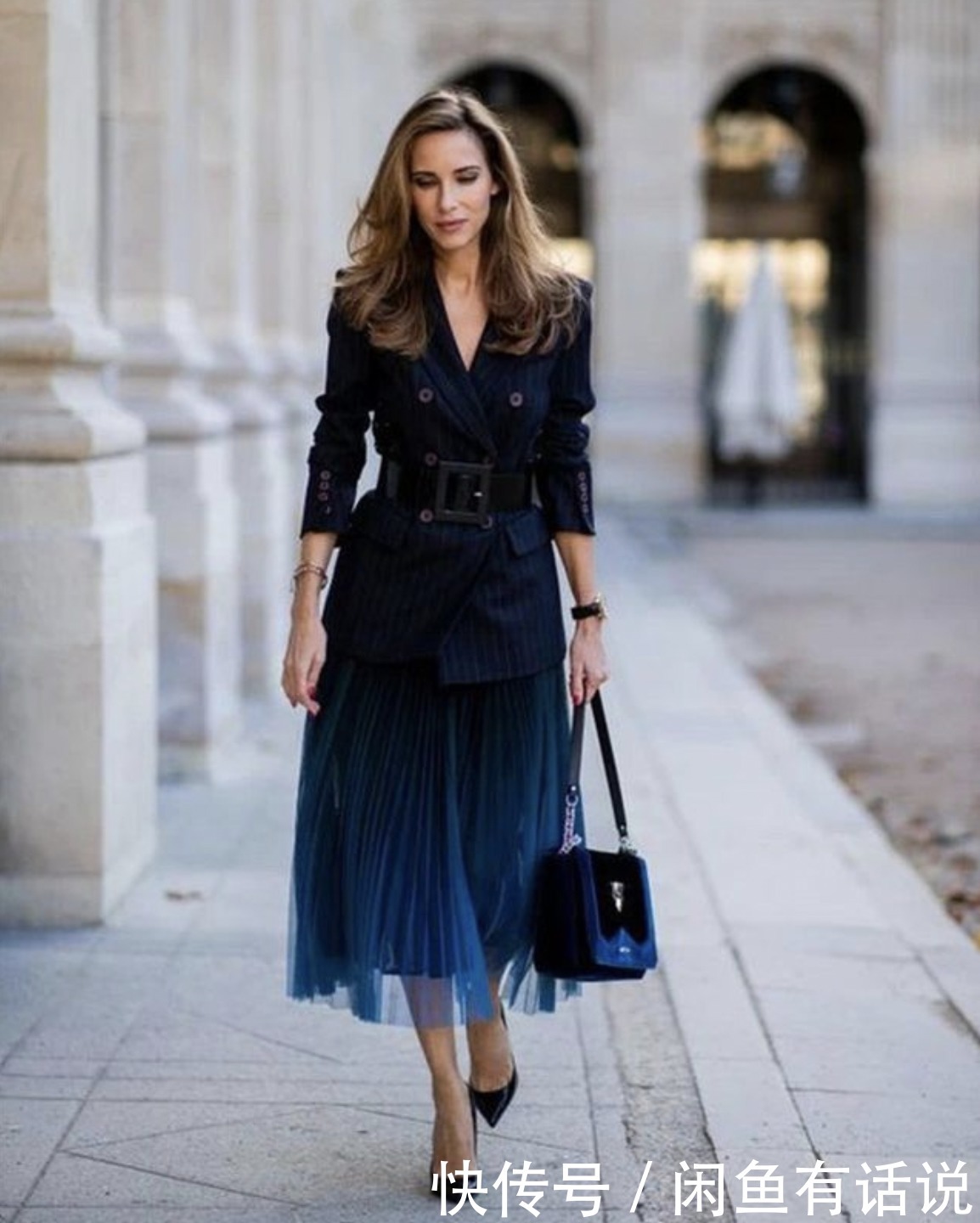 凸显|50岁女人别总穿碎花裙,先看清自己的身材,挑对裙子才是时髦阿姨