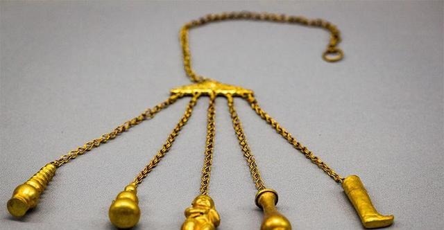 墓地|王伯禄墓出土镶宝石金簪,修路的铲车铲开了封存500多年的历史