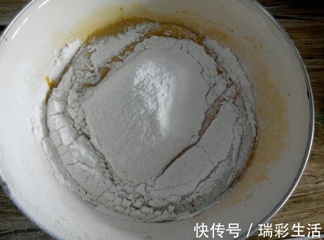 鸡蛋黄|美味好吃的红糖枣糕，制作简单，营养健康