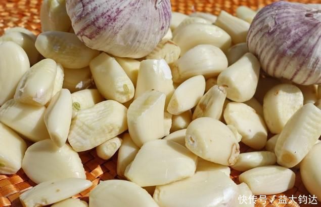 大蒜|女性睡前把大蒜放在枕头下，不出一周，2大好处不请自来