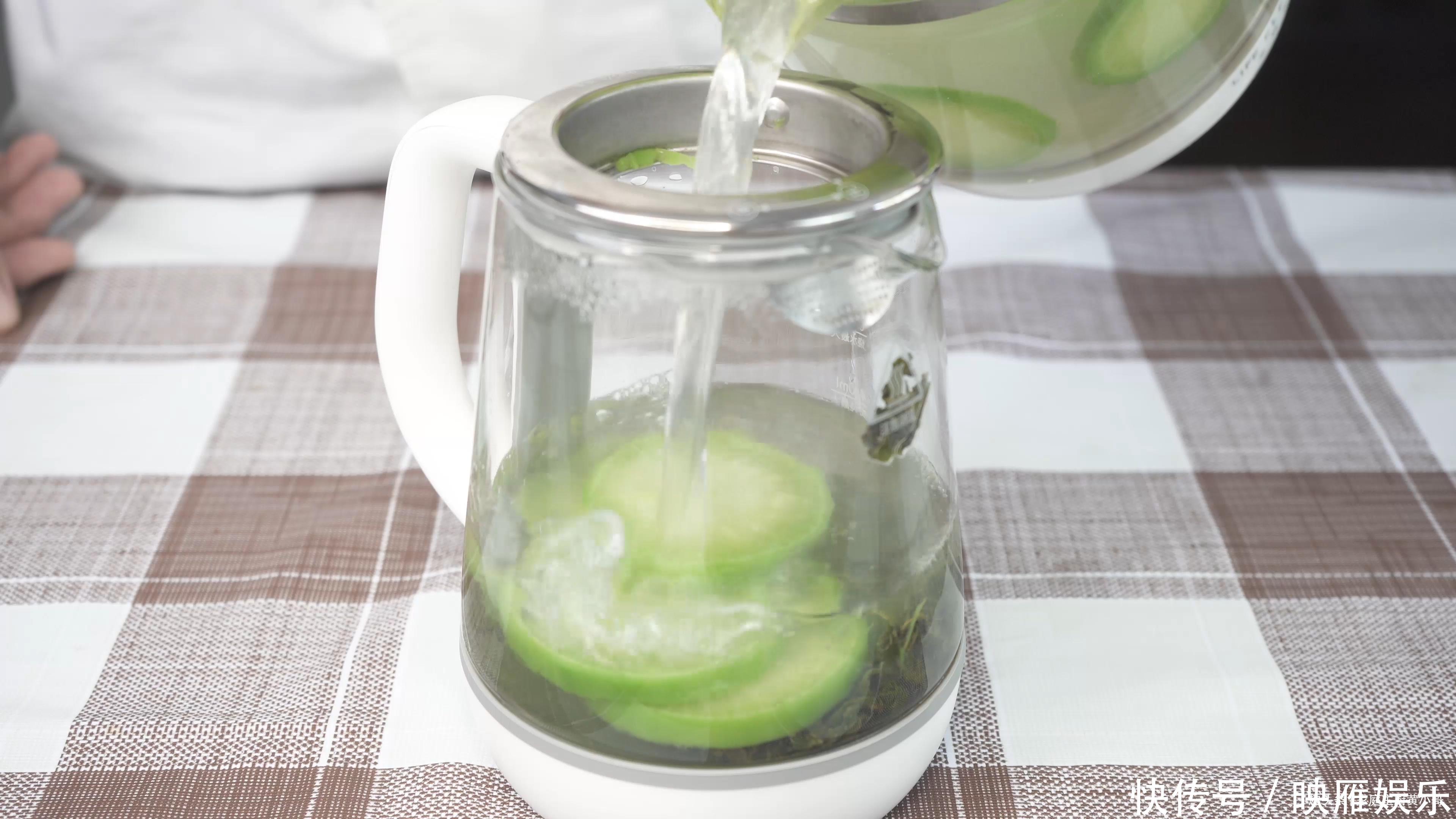 93岁奶奶喝了一辈子的萝卜茶,做法过程全部教你,很简单也营养