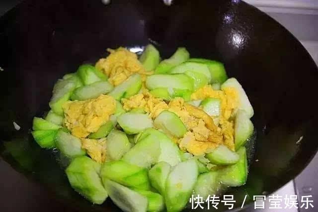 绿豆芽|夏季减肥吃什么菜冬瓜利尿、豆芽减脂、丝瓜通便，今晚就炒一盘