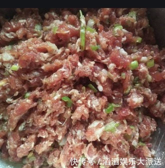 肉馅|调肉馅料子不是越多越好!学会3放2不放,肉质细嫩还多汁,特香