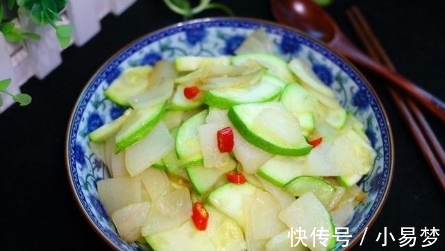 炒土豆丝|土豆别再炒土豆丝了，这种做法才是孩子最爱的，炒一盘都不够吃