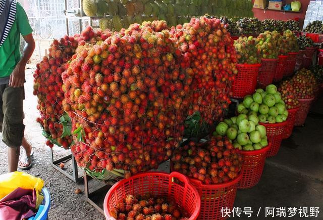 中国|滞销水果被拒收！二话不说当场倾倒，网友：扔自己国家去，别扔这