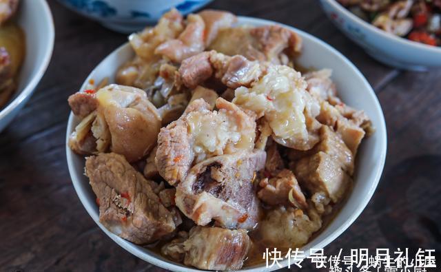 鸡爪|侄女过生日,妈妈早上4点就起床,做了两大桌农家菜,吃嗨了