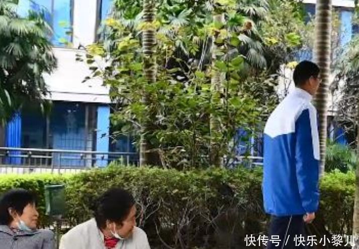 营养均衡|小学生身高超2米,医生检查结果正常,网友猜测长得高是基因突变