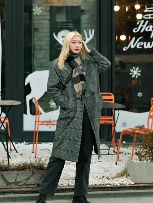 今年火了一种大衣，叫“过膝不过踝”，时髦保暖，小个子也爱了