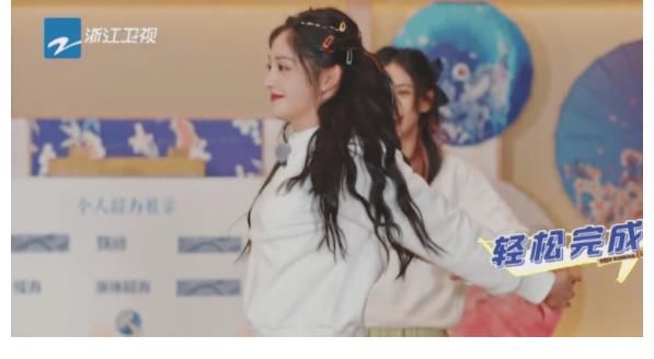 李晨|《奔跑吧》上演低俗画面,疯狂拍摄嘉宾的臀部,重现猥琐场景