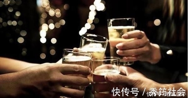 酒精|饭局喝酒的3个“妙招”,再不怕伤肝头疼,应酬的你值得拥有!