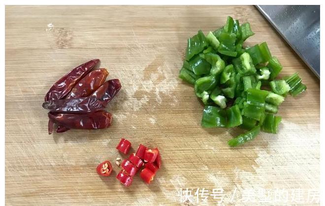 锡纸|不用烤箱也能做烤鱼，香辣鲜美，外酥里嫩，越吃越香，太简单了！