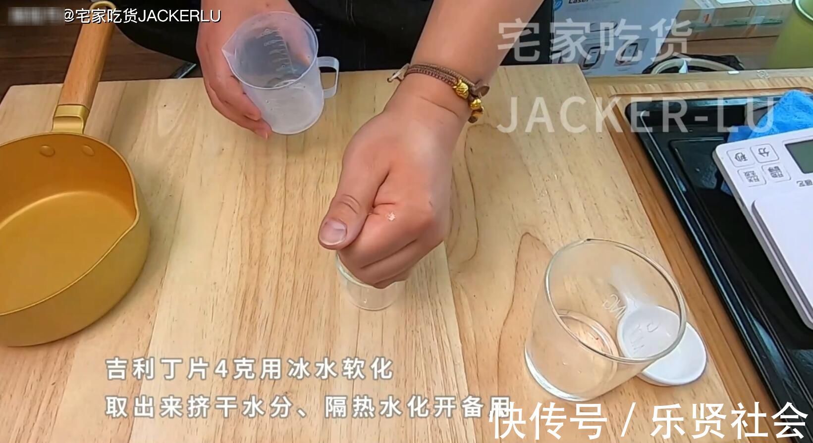 巧克力迷你挞,满口黄油香气浓郁,牵引着味蕾,让人想咬一口。