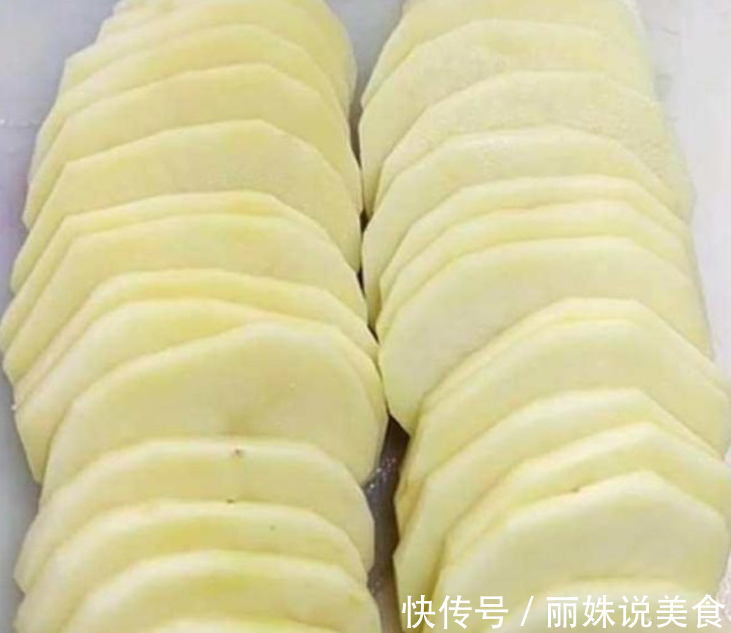 2个土豆1碗面粉,自制营养美味早餐饼,大人孩子每天都吃不厌!