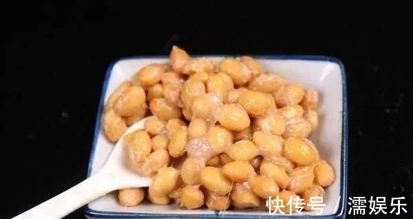 黑色素|告诉大家:为啥白头发会越长越多?医生:你以为是老了,其实是缺了两种营养