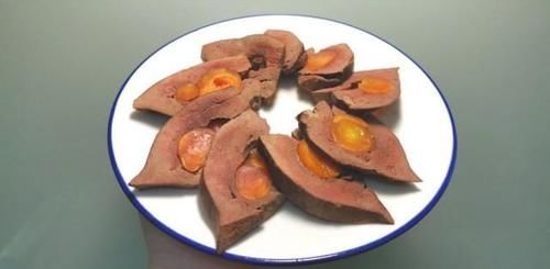  李子柒教做“咸蛋黄猪肝”，意外曝光真实厨艺，网友：早该料到！