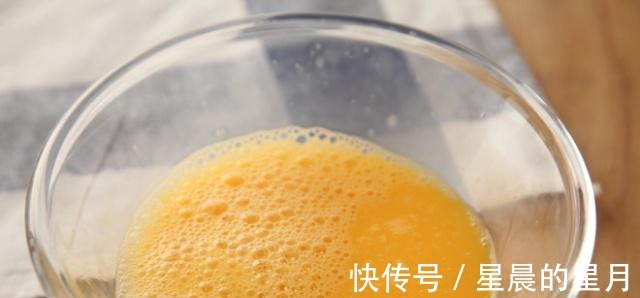 番茄粒|1个西红柿，1个鸡蛋，教你做开胃早餐饼，软糯鲜香有营养！