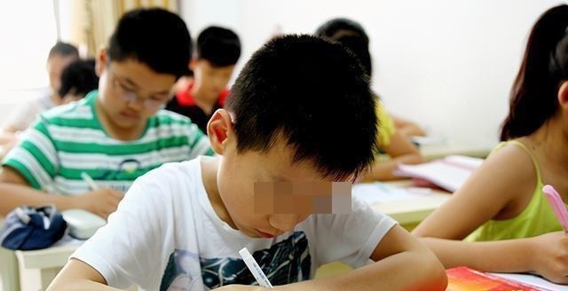反思|“学霸”孩子大多都有4个特征,偶尔贪玩也不要紧,你家娃占几条