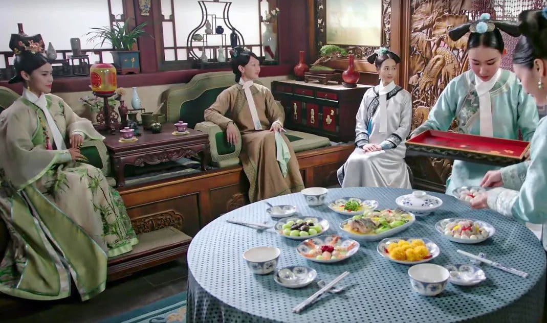 宫廷中|《甄嬛》《如懿》都没说清楚,清朝皇帝后妃每天吃什么?怎么吃?