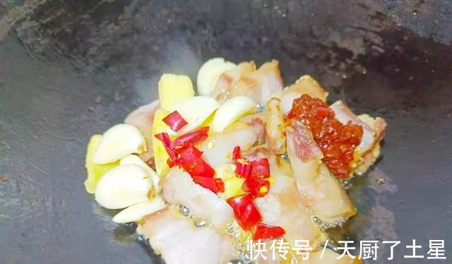 白菜炖豆腐怎么做才好吃第1步不要炒白菜，记住3个窍门，真香啊！