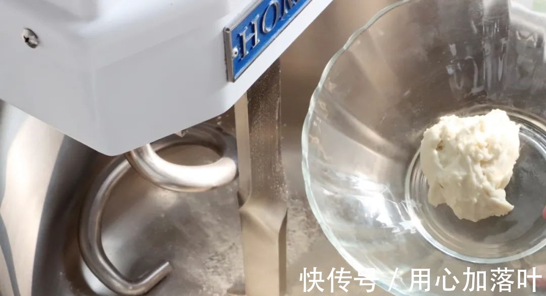 foc意大利非常流行的一种扁平面包--佛卡夏Focaccia!