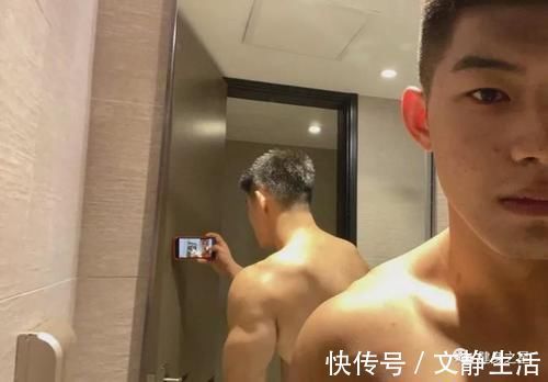 学生时代|22岁“小鲜肉”脱衣秀身材,白巧克力腹肌有点可!