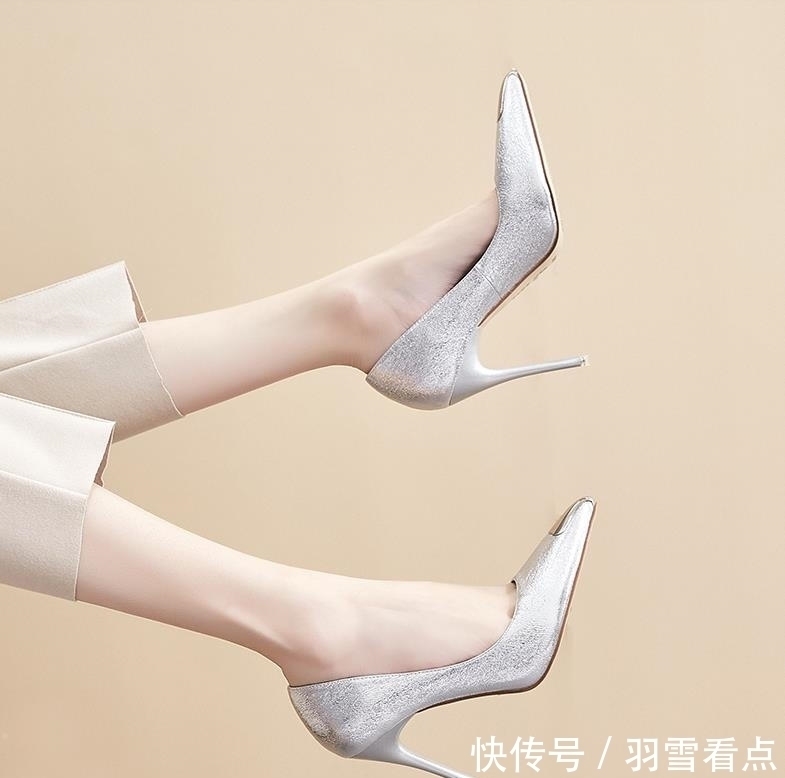简约|简约性感的设计，尽显女人魅力的尖头细跟鞋