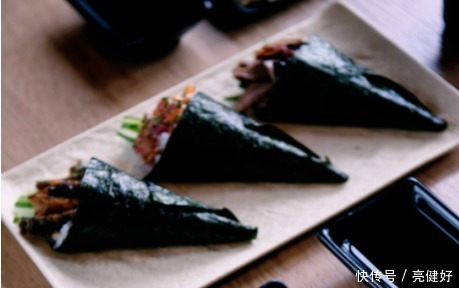 梳子|头发变白该吃什么好?给你几个预防白发的小妙招!