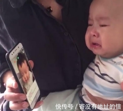 爸爸|爸爸给宝宝看了一个视频,宝宝的反应太过激动,妈妈看到后笑喷了
