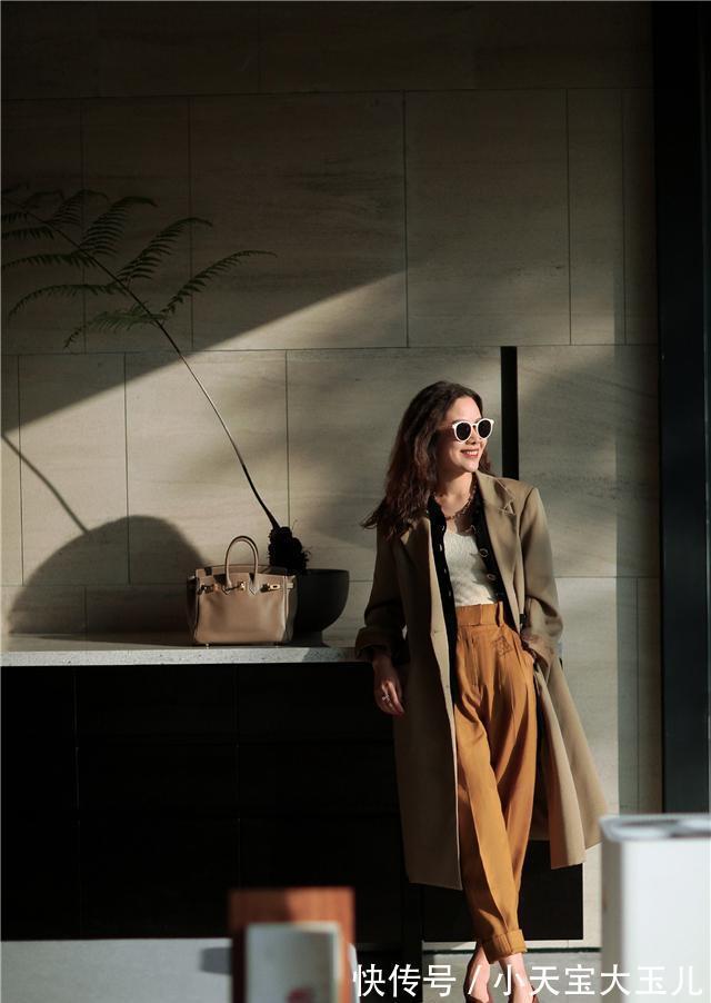 秋冬 有品位的中年女人,大衣都会选这些颜色,显年轻又颇具高级感