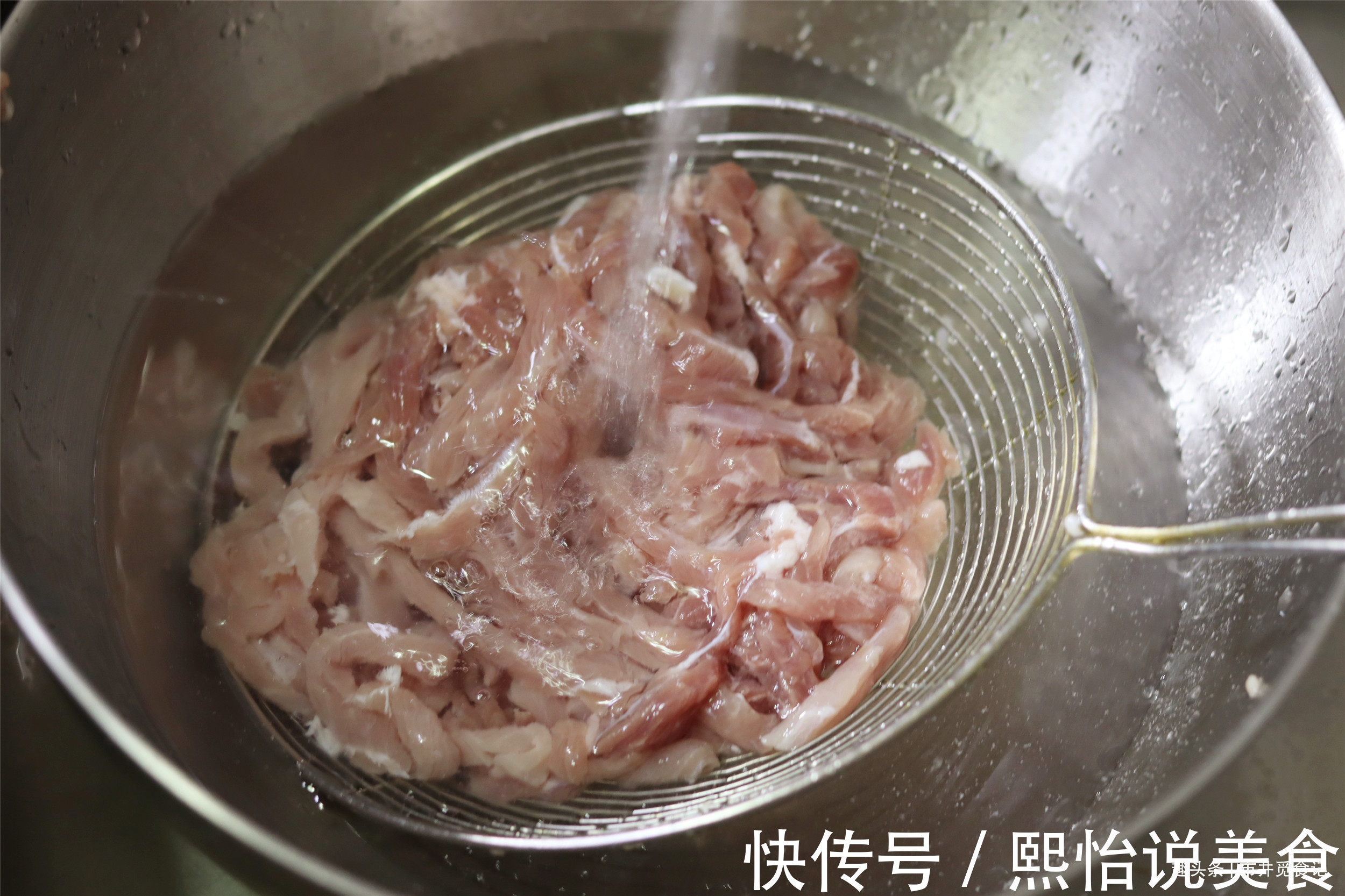 做京酱肉丝，用对3样调味料，步骤照着做，简单一炒都能很成功