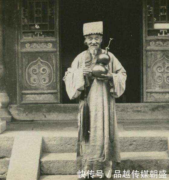 道士|老照片:一百多年前的中国道士,个个仙风道骨,图九是华山比武