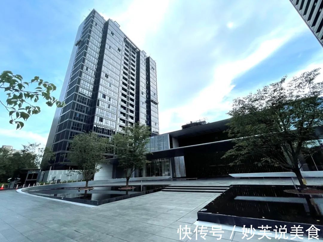 新房|一小区交付三个月,一套二手房都没卖掉!中介:挂牌价吓跑客户