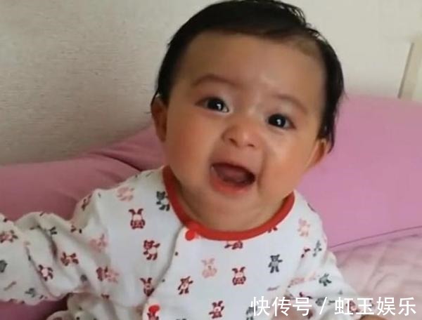 小情绪|宝宝被妈妈抱着打完针,回家就发脾气不理人,宝宝的举动萌翻妈妈