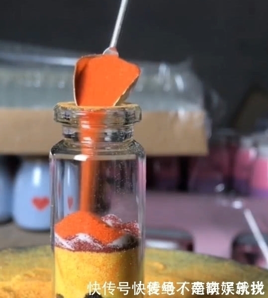 绘画|美术生放下笔玩起了沙画，以为是在开玩笑，看到成品后跪服！